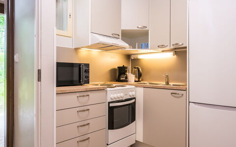 Heinävesi Homes D8: Aparato De Cocina, Cocina, Electrodoméstico, Diseño De Interiores, Mostrador, Mueble, Gabinetes, Madera, Piso, Habitación
