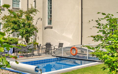 Alexander House: Piscina, Material Compuesto, Ocio, Jardín, Maceta, Planta De Casa, Yarda, Mueble Para Exteriores, Diseño, Patio Interior