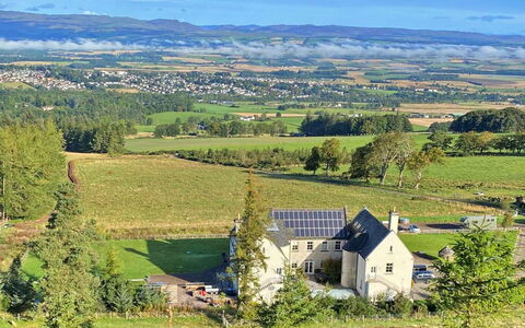 Alexander House: Hierba, Paisaje, Llanura, Pradera, Casa, Área Rural, Cabaña, El Terreno Del Lote, Casa, Prado