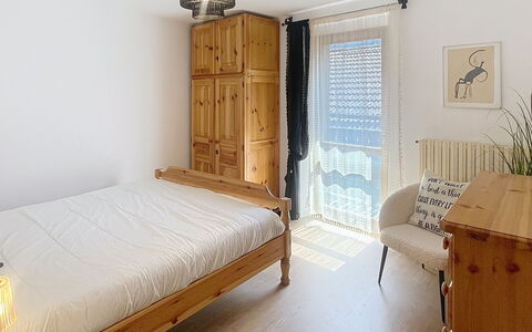 Bluhome: Mueble, Cama, Habitación, Diseño De Interiores, Madera, Suelo, Piso, Lecho, Sábana, Habitación