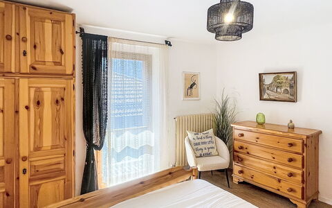 Bluhome: Mueble, Cama, Diseño De Interiores, Habitación, Madera, Habitación, Cajón, Lecho, Sábana, Gabinetes
