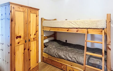 Bluhome: Mueble, Litera, Madera, Cama, Habitación, Suelo, Piso, Diseño De Interiores, Habitación, Lecho