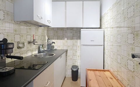 Bluhome: Electrodoméstico, Piso, Cocina, Aparato De Cocina, Mostrador, Suelo, Diseño De Interiores, Lavabo, Arreglo De Tubería, Gabinetes