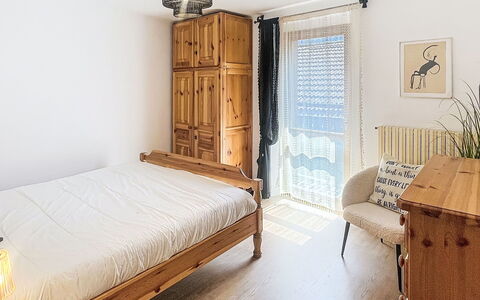 Bluhome: Mueble, Cama, Habitación, Diseño De Interiores, Madera, Piso, Lecho, Suelo, Sábana, Habitación