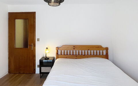 Bluhome: Cama, Mueble, Habitación, Lecho, Pared, Diseño De Interiores, Sábana, Suelo, Madera, Piso