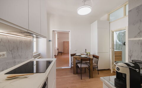 Casa Vacanze al Teatro: Diseño De Interiores, Piso, Mueble, Suelo, Madera, Cocina, Techo, Mostrador, Aparato De Cocina, Habitación