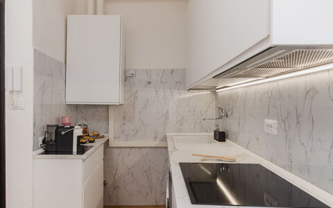 Casa Vacanze al Teatro: Cocina, Mostrador, Aparato De Cocina, Diseño De Interiores, Piso, Electrodoméstico, Gabinetes, Estufa De Cocina, Techo, Suelo