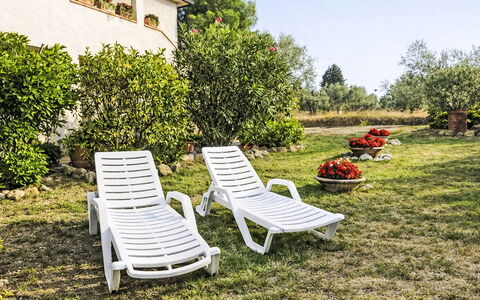 Il Mulinetto: Mueble Para Exteriores, Mueble, Sunlounger, Jardín, Césped, Silla, Sombra, Paisajismo, Patio Interior, Yarda