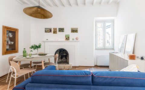 Suite Sinfonia Blu: Mueble, Diseño De Interiores, Piso, Pared, Madera, Suelo, Mesa, Habitación, Casa, Silla