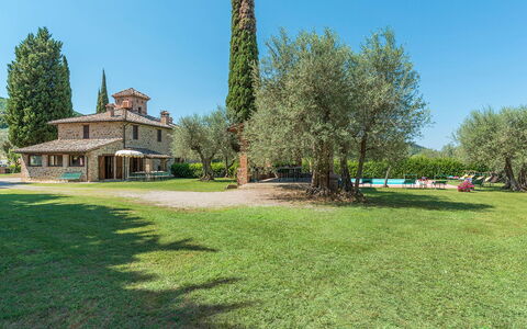 Casa Torrione 14: Inmuebles, Césped, Jardín, Casa De Campo, Prado, Paisajismo, Hacienda, Villa, Yarda, Parque