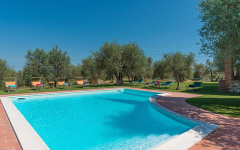 Casa Torrione 14: Hacienda, Inmuebles, Piscina, Césped, Casa De Campo, Yarda, Villa, Recurso, Patio Interior