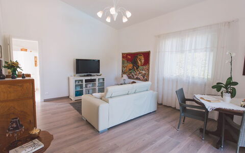 Villa Ferradina 4+2: Mueble, Diseño De Interiores, Piso, Suelo, Madera, Habitación, Sofá, Techo, Sala, Encendiendo