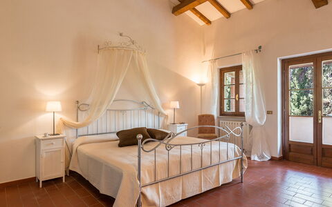 Podere Calcheto 14: Mueble, Diseño De Interiores, Piso, Cama, Suelo, Techo, Habitación, Habitación, Casa, Encendiendo