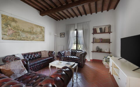 Villa Ginestraio 14: Mueble, Diseño De Interiores, Pared, Piso, Madera, Suelo, Sofá, Habitación, Sala, Casa