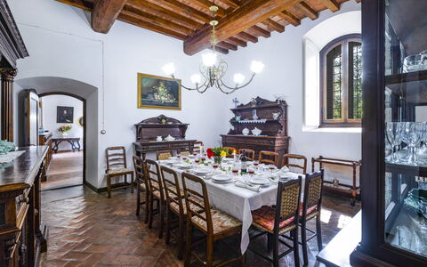 Torre di Paciano 10+2: Mueble, Diseño De Interiores, Mesa, Piso, Madera, Techo, Comedor, Cocina Y Comedor Mesa, Silla, Suelo