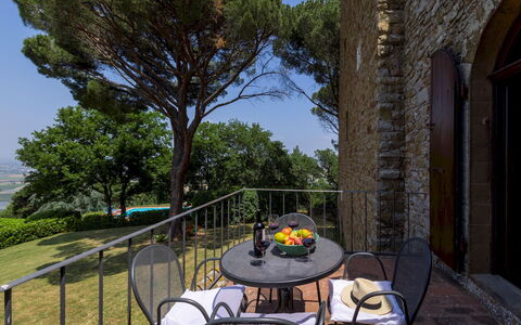 Torre di Paciano 10+2: Mueble Para Exteriores, Paisajismo, Patio Interior, Cerca, Balcón, Eco Hotel, Mesa Al Aire Libre