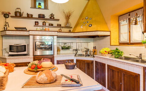 La Casa Dell'Artista 6: Diseño De Interiores, Mueble, Cocina, Madera, Mostrador, Techo, Piso, Gabinetes, Habitación, Encendiendo