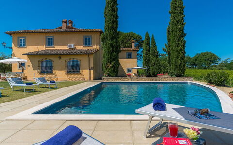 Villa Pucci 12: Azul, Casa, Inmuebles, Piscina, Jardín, Mueble Para Exteriores, Paisajismo, Villa, Césped, Hacienda