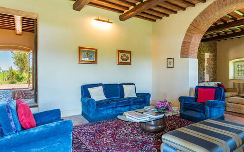 Villa Pucci 12: Pared, Diseño De Interiores, Mueble, Piso, Casa, Suelo, Habitación, Techo, Sofá, Sala