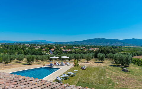 Villa Pucci 12: Cielo, Azul, Piscina, Mueble Para Exteriores, Paisajismo, Sunlounger, Eco Hotel, Recurso, Paraguas