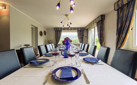Villa Ninfeo 10+4: Mueble, Diseño De Interiores, Mesa, Techo, Silla, Vajilla, Encendiendo, Piso, Textil, Comedor