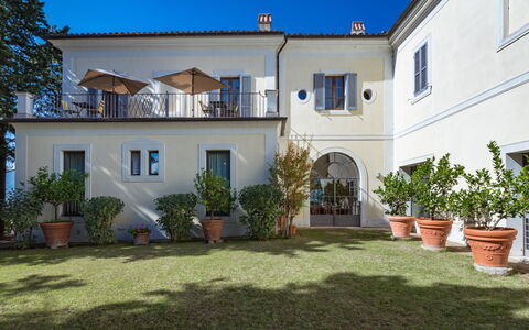 Borgo Colle Ridente 13: Casa, Casa, Barrio Residencial, Arquitectura, Puerta, Inmuebles, Jardín, Mansión, Moldura, Villa