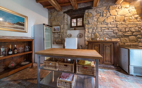 Borgo Colle Ridente 13: Mueble, Diseño De Interiores, Piso, Madera, Cocina, Suelo, Techo, Mesa, Encendiendo, Gabinetes