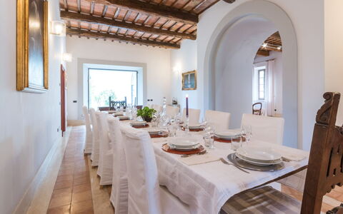 Borgo Colle Ridente 13: Mueble, Diseño De Interiores, Mesa, Comedor, Cocina Y Comedor Mesa, Silla, Piso, Vajilla, Habitación, Casa