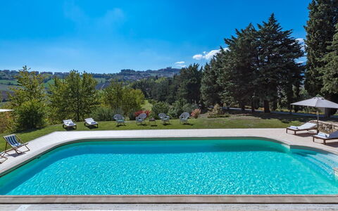 Borgo Colle Ridente 13: Piscina, Azul, Agua, Recurso, Thermae, Mueble Para Exteriores, Eco Hotel, Sombra, Fuente De Agua, Paisajismo