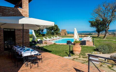 La Torre dei Fagiani 8+2: Cielo, El Terreno Del Lote, Llanura, Inmuebles, Césped, Hacienda, Paisajismo, Mansión, Plantación, Villa