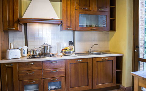 La Torre dei Fagiani 8+2: Cocina, Gabinetes, Aparato De Cocina, Electrodoméstico, Madera, Mostrador, Diseño De Interiores, Alacena, Mueble, Piso