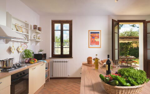 Poggio Vistabella 10: Mueble, Diseño De Interiores, Piso, Cocina, Madera, Mesa, Mostrador, Cocina Y Comedor Mesa, Aparato De Cocina, Casa