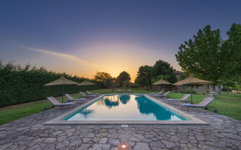 Villa Augusto 10: Piscina, Recurso, Mueble Para Exteriores, Jardín, Paisajismo, Eco Hotel, Fuente De Agua, Sombra, Inmuebles, Piscina De Reflejo