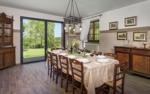 Villa Augusto 10: Mueble, Diseño De Interiores, Mesa, Madera, Comedor, Silla, Cocina Y Comedor Mesa, Techo, Habitación, Encendiendo