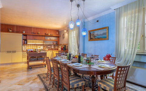 Villa Gabri 8: Mueble, Diseño De Interiores, Piso, Comedor, Mesa, Encendiendo, Silla, Habitación, Suelo, Techo