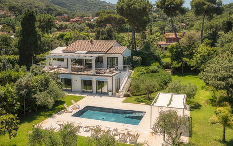 Villa Giomoa 8: Barrio Residencial, Casa, Casa, Inmuebles, Cabaña, Piscina, Mansión, Casa De Campo, Recurso, Villa