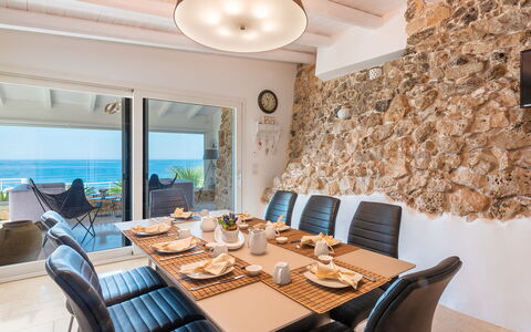 Tenuta Scialandre 10: Mueble, Mesa, Diseño De Interiores, Cocina Y Comedor Mesa, Silla, Piso, Habitación, Suelo, Recurso, Comedor