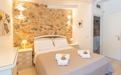 Tenuta Scialandre 10: Mueble, Diseño De Interiores, Habitación, Suelo, Techo, Departamento, Habitación, Marco De La Cama, Cama, Lecho