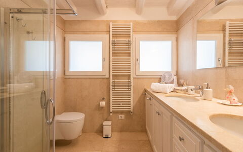 Tenuta Scialandre 10: Piso, Suelo, Arreglo De Tubería, Diseño De Interiores, Madera, Baño, Lavabo, Lavabo Del Baño, Encendiendo, Grifo