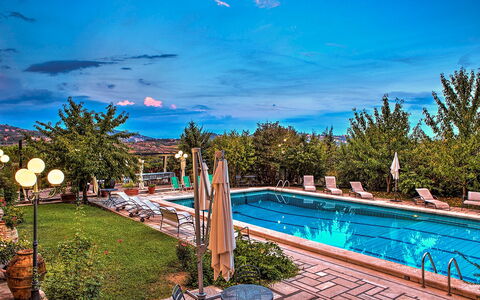 Villa Michelangelo 14: Piscina, Recurso, Mueble Para Exteriores, Eco Hotel, Sunlounger, Ocio, Thermae, Hotel, Paraguas, Ciudad De Vacaciones