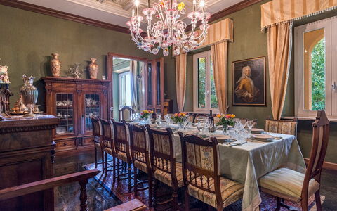 Villa Michelangelo 14: Mueble, Diseño De Interiores, Mesa, Candelabro, Techo, Silla, Comedor, Encendiendo, Lámpara, Habitación