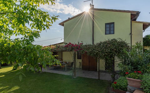 Buca delle Fate 8: Casa, Arbusto, Barrio Residencial, Casa, Cabaña, Jardín, Yarda, Inmuebles, Patio Interior