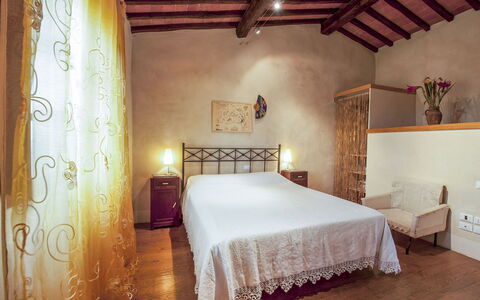 Buca delle Fate 8: Mueble, Diseño De Interiores, Cama, Pared, Habitación, Piso, Madera, Suelo, Sábana, Lecho