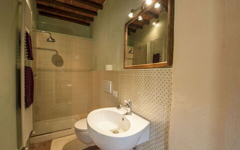 Buca delle Fate 8: Baño, Lavabo Del Baño, Arreglo De Tubería, Pared, Piso, Suelo, Diseño De Interiores, Madera, Lavabo, Grifo