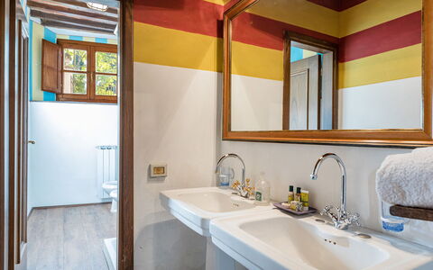 Villalta 18+2: Pared, Arreglo De Tubería, Lavabo Del Baño, Madera, Baño, Diseño De Interiores, Lavabo, Grifo, Piso, Plomería