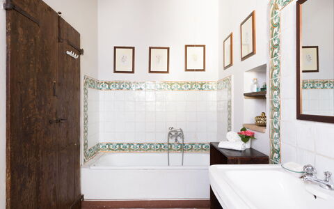Le Volpaie 6+1: Pared, Piso, Diseño De Interiores, Suelo, Habitación, Loseta, Arreglo De Tubería, Plomería, Baño, Grifo