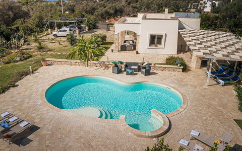 Villa Sanssouci 8: Piscina, Azul, Mueble Para Exteriores, Recurso, Paraguas, Material Compuesto, Ocio, Sombra, Eco Hotel, Inmuebles