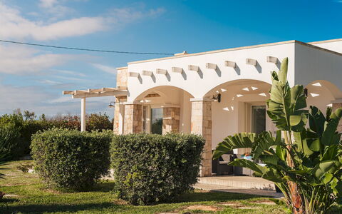 Villa Sanssouci 8: Columna, Sombra, Inmuebles, Estructura Al Aire Libre, Hacienda, Jardín, Paisajismo, Villa, Yarda, Diseño