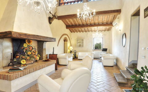 Germagnana 12+2: Mueble, Diseño De Interiores, Casa, Piso, Suelo, Habitación, Sala, Sofá, Maceta, Planta De Casa