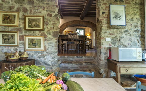 Campodalto 8: Mueble, Pared, Mesa, Cocina Y Comedor Mesa, Silla, Diseño De Interiores, Restaurante, Comedor, Pared De Piedra, Techo